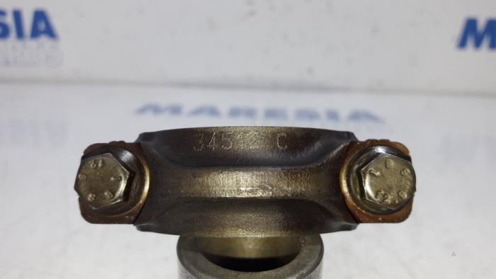 Connecting rod from a Fiat Punto Evo (199) 1.4 16V Abarth 2010