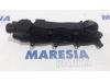 Rocker cover from a Citroen C4 Berline (LC), 2004 / 2011 1.6 HDi 16V, Hatchback, 4-dr, Diesel, 1.560cc, 66kW (90pk), FWD, DV6ATED4; 9HX, 2004-11 / 2011-07, LC9HX 2005