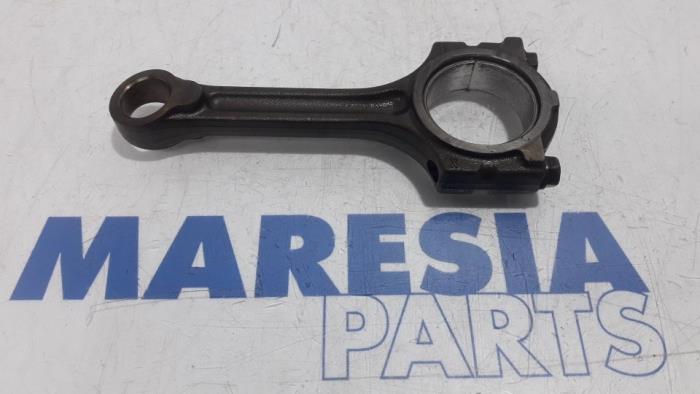 Usagé Bielle Renault Megane IV (RFBB) 1.2 Energy TCE 130 Prix € 35,00 Règlement à la marge proposé par Maresia Parts
