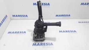 Used Power steering pump Peugeot 308 CC (4B) 1.6 HDiF 16V Price € 131,25 Margin scheme offered by Maresia Parts