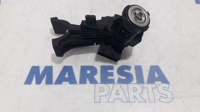 Używane Stacyjka + Kluczyk Alfa Romeo MiTo (955) 0.9 TwinAir Cena € 25,00 Procedura marży oferowane przez Maresia Parts