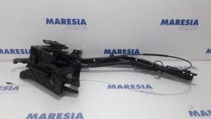 Used Convertible top hinge Peugeot 308 CC (4B) 1.6 HDiF 16V Price € 105,00 Margin scheme offered by Maresia Parts