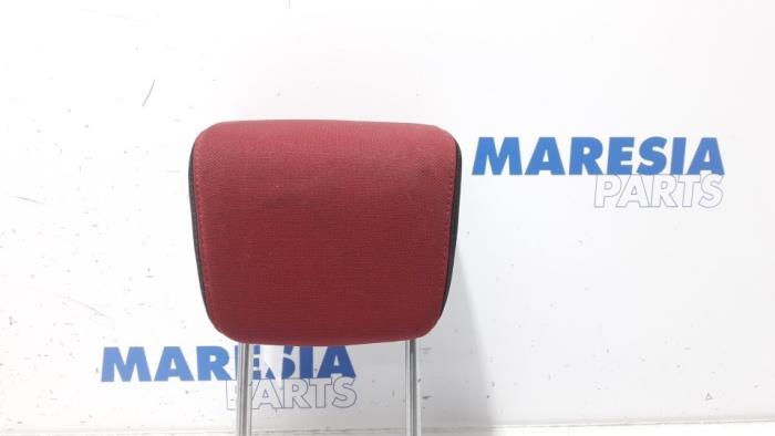 Używane Zaglówek Fiat Punto III (199) 1.3 JTD Multijet 85 16V Cena € 50,00 Procedura marży oferowane przez Maresia Parts