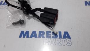 Usagé Attache ceinture arrière gauche Citroen C5 III Tourer (RW) 2.0 HDiF 16V Prix € 50,00 Règlement à la marge proposé par Maresia Parts