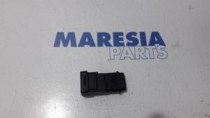Używane Czytnik kart (zamek) Peugeot 508 (8D) 2.0 Hybrid4 16V Cena € 105,00 Procedura marży oferowane przez Maresia Parts