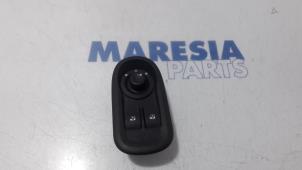 Używane Przelacznik combi okienny Renault Master IV (EV/HV/UV/VA/VB/VD/VF/VG/VJ) 2.3 dCi 135 16V FWD Cena € 30,25 Z VAT oferowane przez Maresia Parts