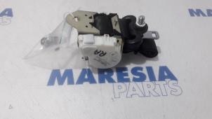 Used Rear seatbelt, right Alfa Romeo Giulietta (940) 1.6 JTDm 16V Price € 35,00 Margin scheme offered by Maresia Parts