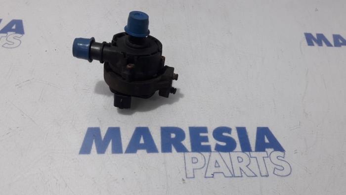 Begagnade Vattenpump Renault Master III (EV/HV/UV/VA/VB/VD/VF/VG/VJ) 2.3 dCi 135 16V FWD Pris € 60,50 Inklusive moms erbjuds av Maresia Parts