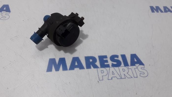 Begagnade Vattenpump Renault Master III (EV/HV/UV/VA/VB/VD/VF/VG/VJ) 2.3 dCi 135 16V FWD Pris € 60,50 Inklusive moms erbjuds av Maresia Parts