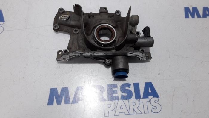 Oil pump Alfa Romeo Giulietta 1.6 JTDm 16V - 55240005 940A3000