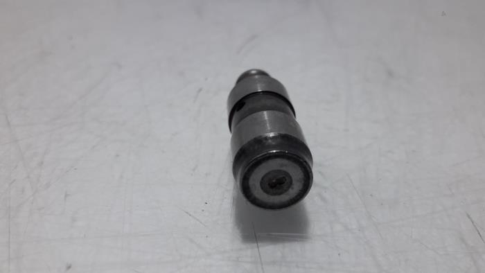 Ventilstößel van een Alfa Romeo Giulietta (940) 1.6 JTDm 16V 2011