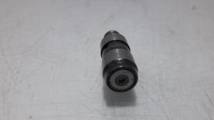 Ventilstößel van een Alfa Romeo Giulietta (940) 1.6 JTDm 16V 2011