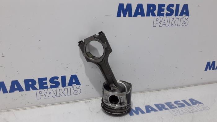Used Piston Alfa Romeo Giulietta (940) 1.6 JTDm 16V Price € 75,00 Margin scheme offered by Maresia Parts
