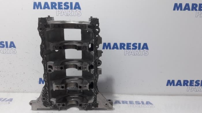 Usagé Couvercle carter Citroen C4 Cactus (0B/0P) 1.6 Blue Hdi 100 Prix € 75,00 Règlement à la marge proposé par Maresia Parts