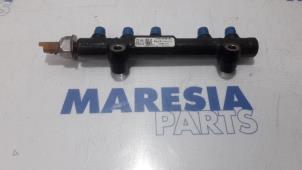 Used Fuel injector nozzle Citroen C4 Cactus (0B/0P) 1.6 Blue Hdi 100 Price € 35,00 Margin scheme offered by Maresia Parts