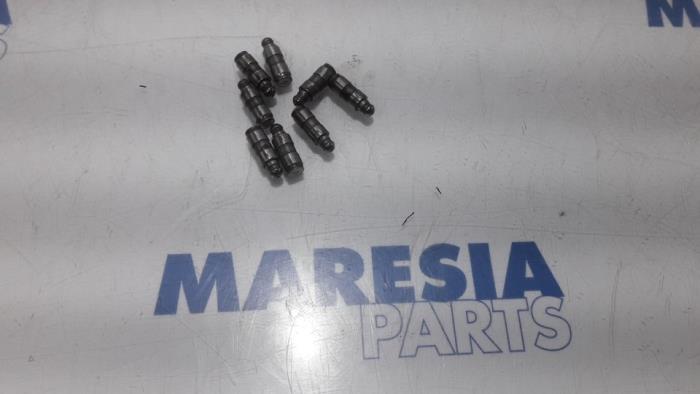 Gebrauchte Ventilstößel Citroen C4 Cactus (0B/0P) 1.6 Blue Hdi 100 Preis € 25,00 Margenregelung angeboten von Maresia Parts