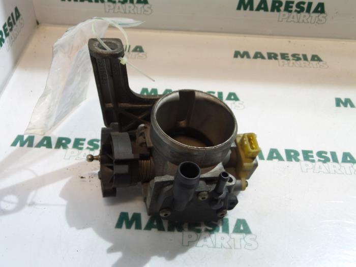 Usagé Boitier papillon Renault Espace (JE) 3.0i V6 24V Prix € 60,00 Règlement à la marge proposé par Maresia Parts