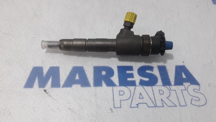 Injector (diesel) from a Citroën Berlingo 1.6 Hdi 90 Phase 2 2013