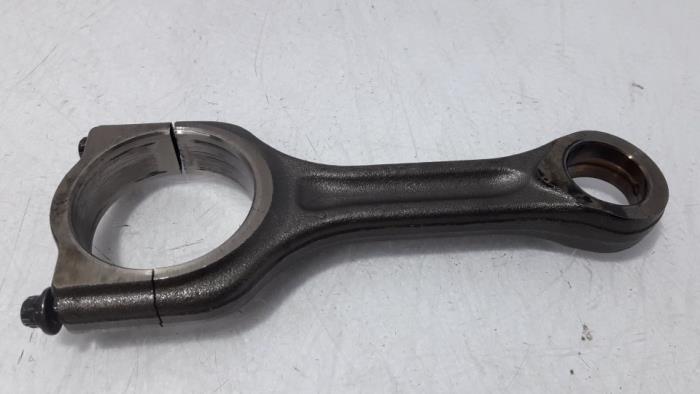 Connecting rod from a Peugeot 5008 I (0A/0E) 1.6 HDiF 16V 2012