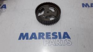 Used Camshaft sprocket Peugeot 5008 I (0A/0E) 1.6 HDiF 16V Price € 20,00 Margin scheme offered by Maresia Parts