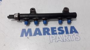 Used Fuel injector nozzle Peugeot 5008 I (0A/0E) 1.6 HDiF 16V Price € 50,00 Margin scheme offered by Maresia Parts
