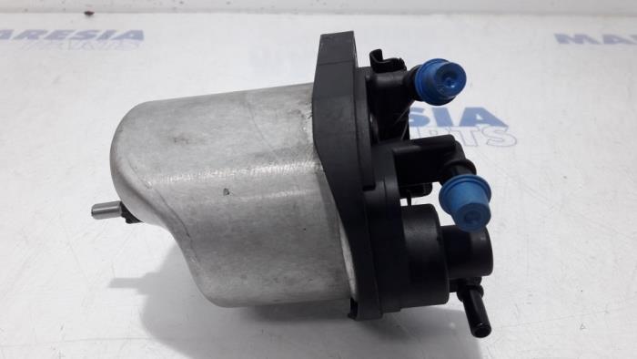 Fuel filter housing from a Peugeot 5008 I (0A/0E) 1.6 HDiF 16V 2012