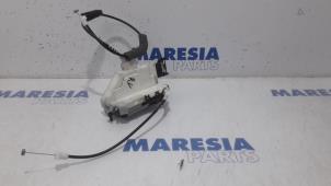 Used Front door lock mechanism 4-door, right Peugeot 308 (4A/C) 1.6 16V THP 155 Price € 50,00 Margin scheme offered by Maresia Parts