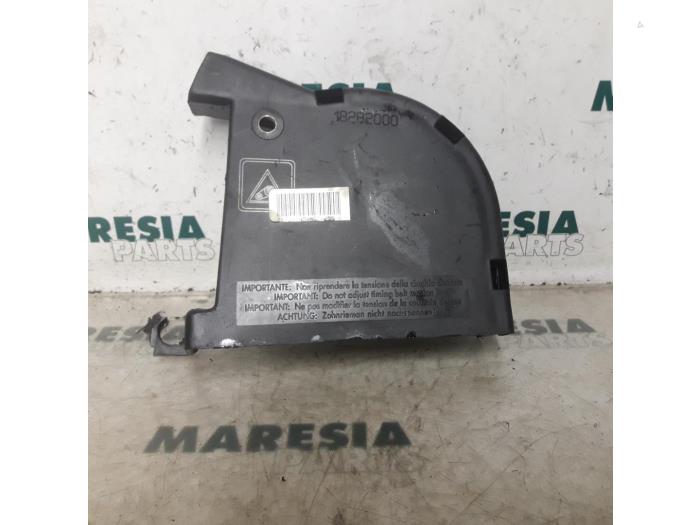 Usagé Couvercle de distribution Fiat Bravo (182A) 1.2 16V Prix € 20,00 Règlement à la marge proposé par Maresia Parts