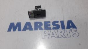 Używane Zlacze AUX/USB Fiat Punto Evo (199) 1.3 JTD Multijet 85 16V Cena € 25,00 Procedura marży oferowane przez Maresia Parts