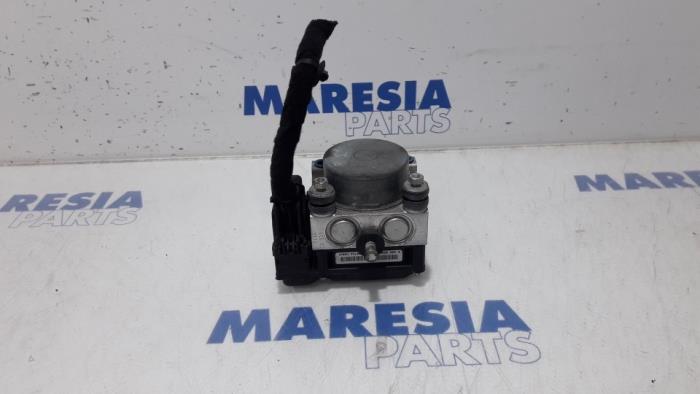 Used ABS pump Fiat Bravo (198A) 1.4 16V Price € 105,00 Margin scheme offered by Maresia Parts