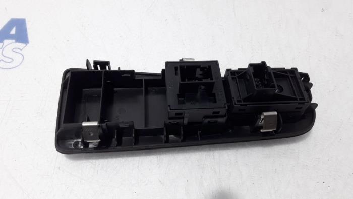 Multi-functional window switch from a Fiat Bravo (198A) 1.4 16V 2008