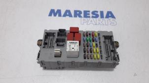 Używane Skrzynka bezpieczników Fiat Bravo (198A) 1.4 16V Cena € 50,00 Procedura marży oferowane przez Maresia Parts
