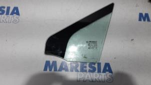 Używane Trójkatna szyba lewy przód Renault Scénic III (JZ) 1.4 16V TCe 130 Cena € 20,00 Procedura marży oferowane przez Maresia Parts