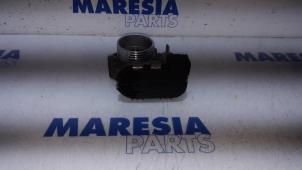 Usagé Boitier papillon Peugeot 206 CC (2D) 1.6 16V Prix € 50,00 Règlement à la marge proposé par Maresia Parts