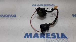 Usados Conector de resistencia de calefactor Renault Kangoo Express (FC) 1.5 dCi 80 Precio € 30,00 Norma de margen ofrecido por Maresia Parts