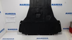 Used Engine protection panel Renault Scénic III (JZ) 1.4 16V TCe 130 Price € 65,00 Margin scheme offered by Maresia Parts