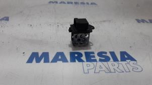 Used Cooling fan resistor Renault Scénic III (JZ) 1.4 16V TCe 130 Price € 20,00 Margin scheme offered by Maresia Parts