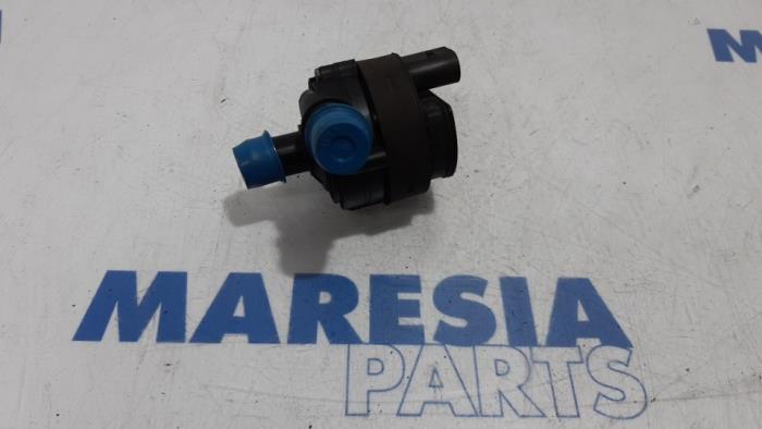 Water pump from a Renault Scénic III (JZ) 1.4 16V TCe 130 2010