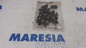 Used Rocker arm Fiat Doblo Cargo (263) 1.3 MJ 16V DPF Euro 5 Price € 60,50 Inclusive VAT offered by Maresia Parts
