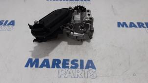 Używane Pompa oleju Renault Trafic New (FL) 2.0 dCi 16V 115 Cena € 90,75 Z VAT oferowane przez Maresia Parts