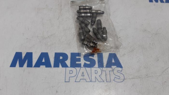 Gebrauchte Ventilstößel Renault Trafic New (FL) 2.0 dCi 16V 115 Preis € 42,35 Mit Mehrwertsteuer angeboten von Maresia Parts