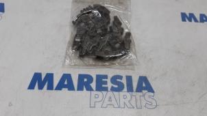 Used Rocker arm Renault Trafic New (FL) 2.0 dCi 16V 115 Price € 42,35 Inclusive VAT offered by Maresia Parts