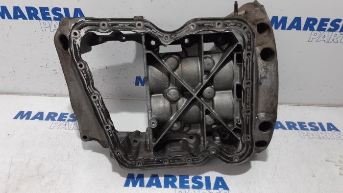 Sump from a Renault Trafic New (JL) 2.0 dCi 16V 115 2014