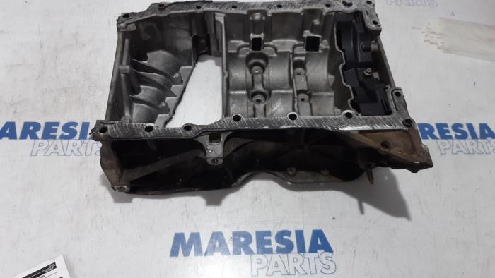 Sump from a Renault Trafic New (JL) 2.0 dCi 16V 115 2014