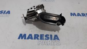 Used Oil pump Renault Trafic New (JL) 2.0 dCi 16V 115 Price € 90,75 Inclusive VAT offered by Maresia Parts