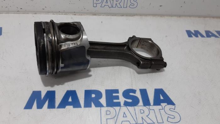 Usagé Piston Renault Trafic New (JL) 2.0 dCi 16V 115 Prix € 127,05 Prix TTC proposé par Maresia Parts