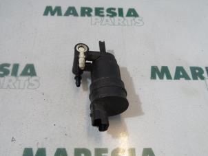 Used Windscreen washer pump Renault Laguna I (B56) 2.0 Price € 10,00 Margin scheme offered by Maresia Parts