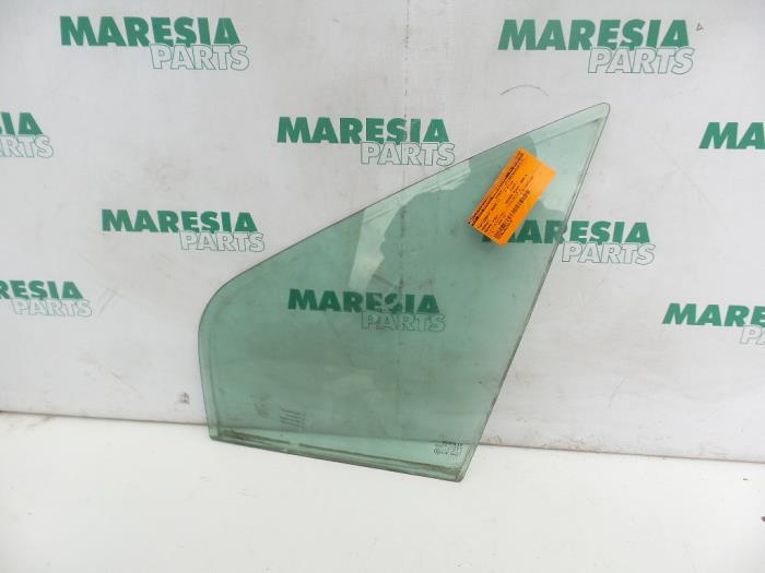 Usados Ventanilla triangular izquierda delante Renault Megane Scénic (JA) 2.0 RT Precio € 25,00 Norma de margen ofrecido por Maresia Parts