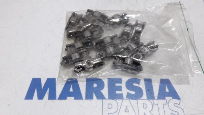 Gebrauchte Kipphebel Renault Megane (BA) 1.4 16V Preis € 25,00 Margenregelung angeboten von Maresia Parts