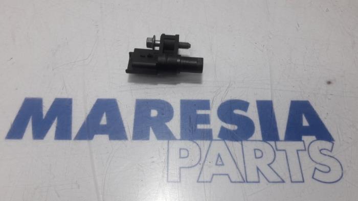 Begagnade Kamaxelsensor Peugeot 2008 (CU) 1.2 12V e-THP PureTech 110 Pris € 35,00 Marginaltabell erbjuds av Maresia Parts